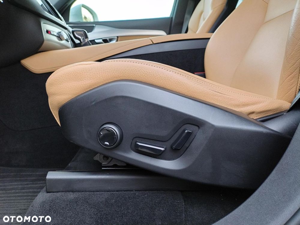 Volvo XC 90 D5 AWD Momentum - 27
