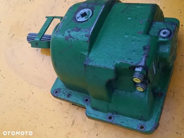 Przystawka przedniego napędu obudowa 49/44/27 John Deere 6620 - 13