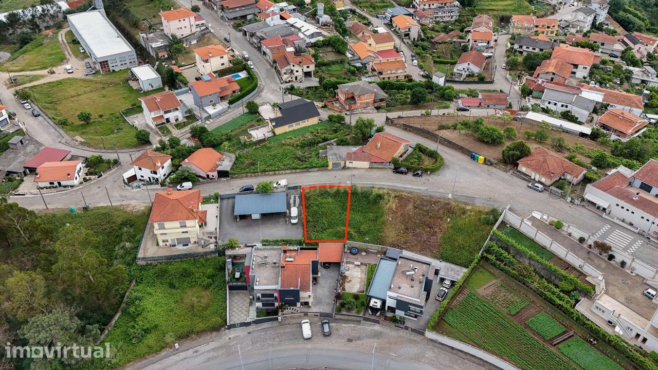 Terreno Urbano de 242m2 com viabilidade para construção de Moradia V3 - Grande imagem: 2/27