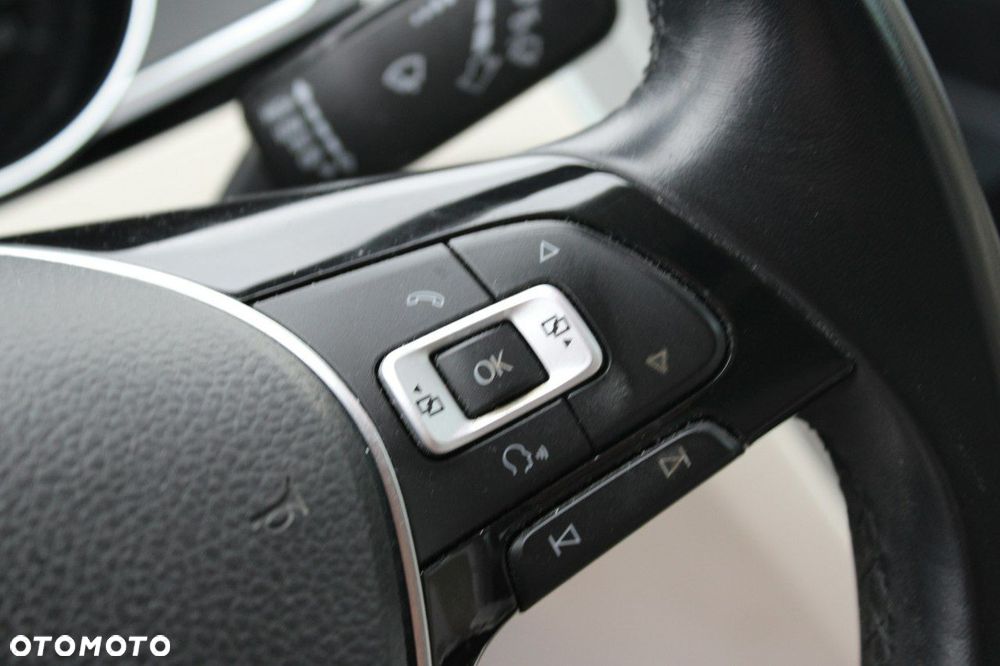 Volkswagen Passat - 21