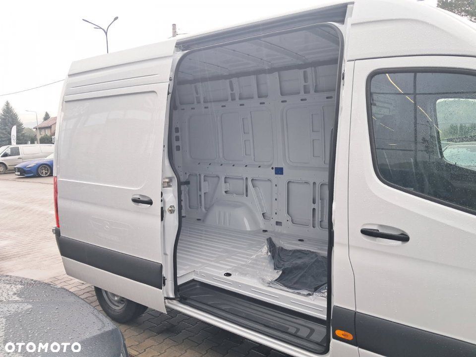 Mercedes-Benz Sprinter - 12