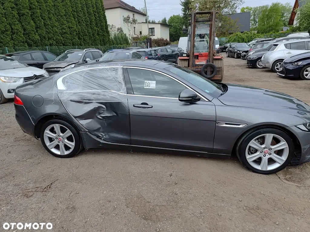 Jaguar XE 20d Prestige - 18