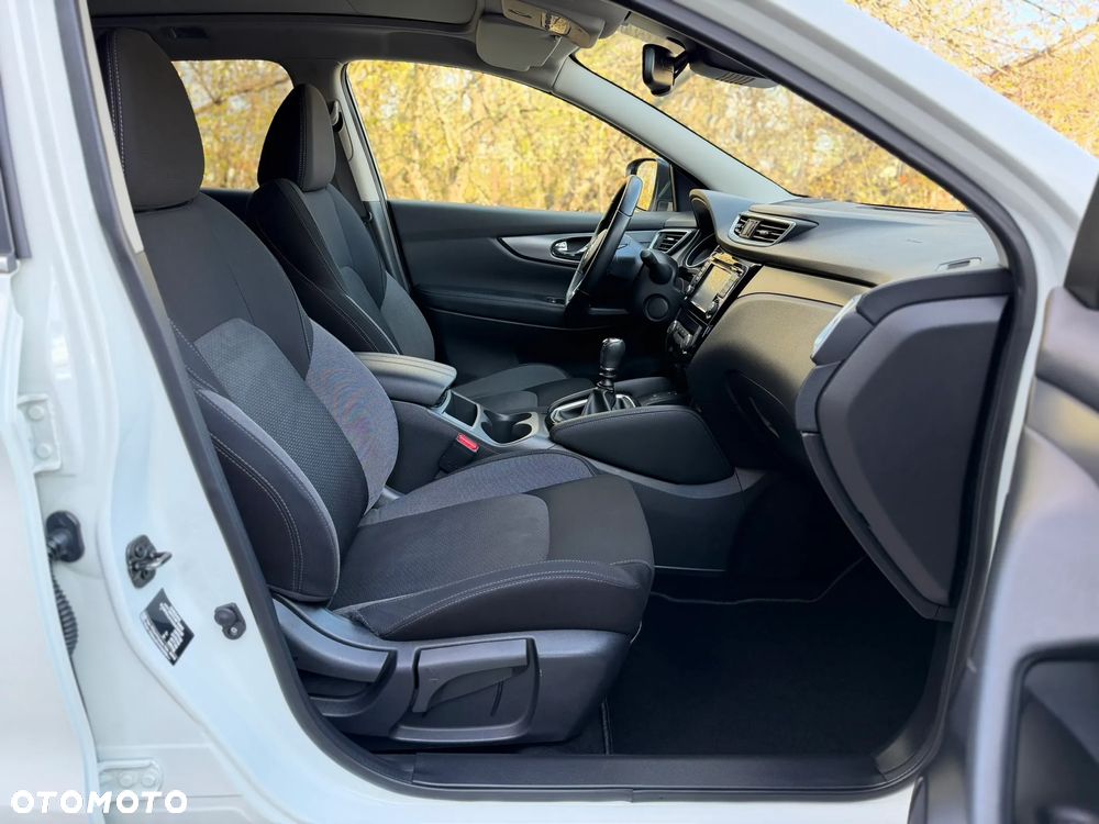 Nissan Qashqai 1.3 DIG-T N-Connecta - 30