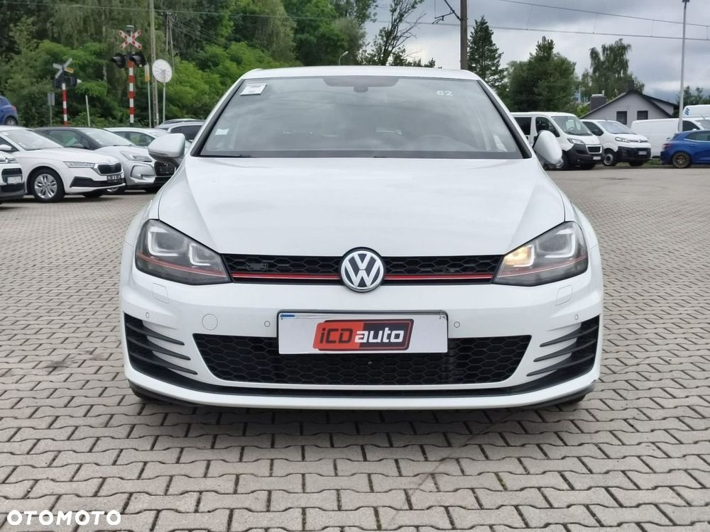 Volkswagen Golf - 2