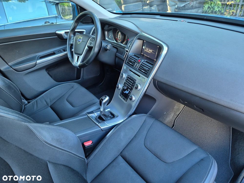 Volvo XC 60 D3 Momentum Pro - 22