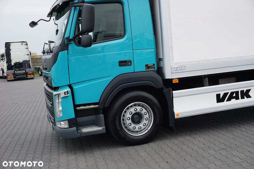 Volvo FM / 330 / E 6 / CHŁODNIA + WINDA / 23 PALETY / OŚ SKRĘTNA / DŁ 9,2 M - 18