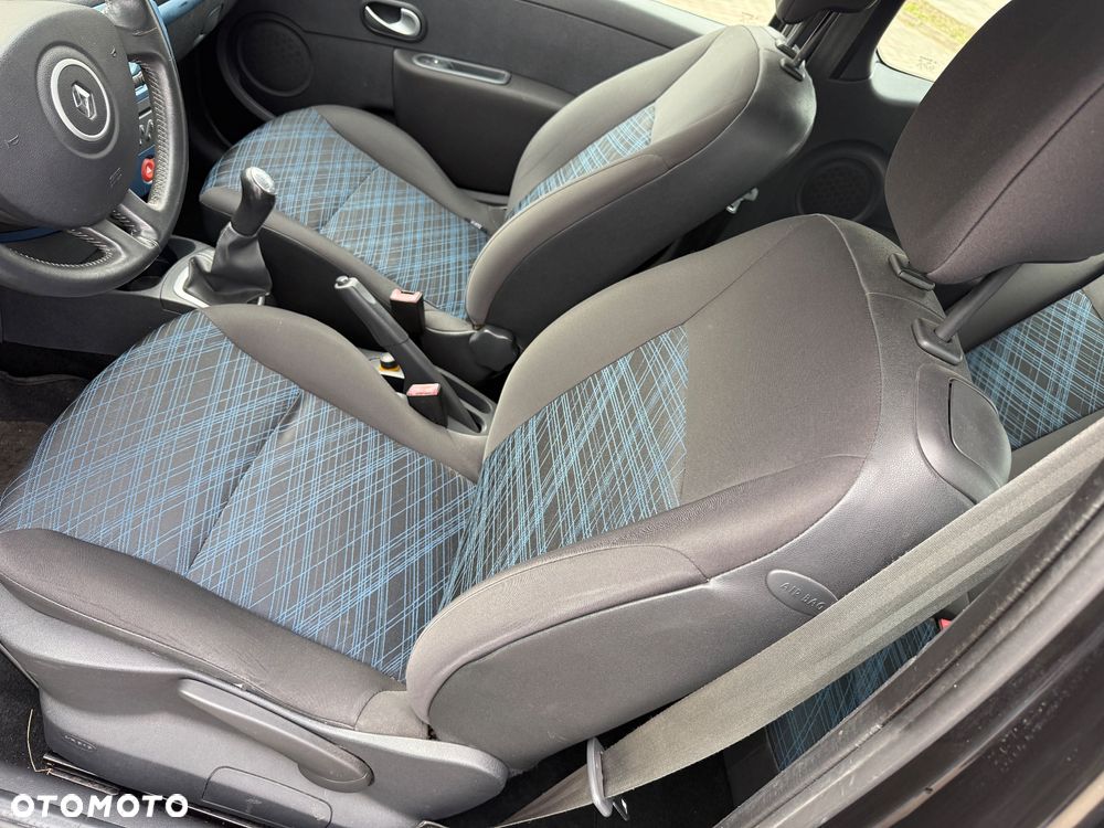 Renault Clio 1.2 16V 75 Expression - 13