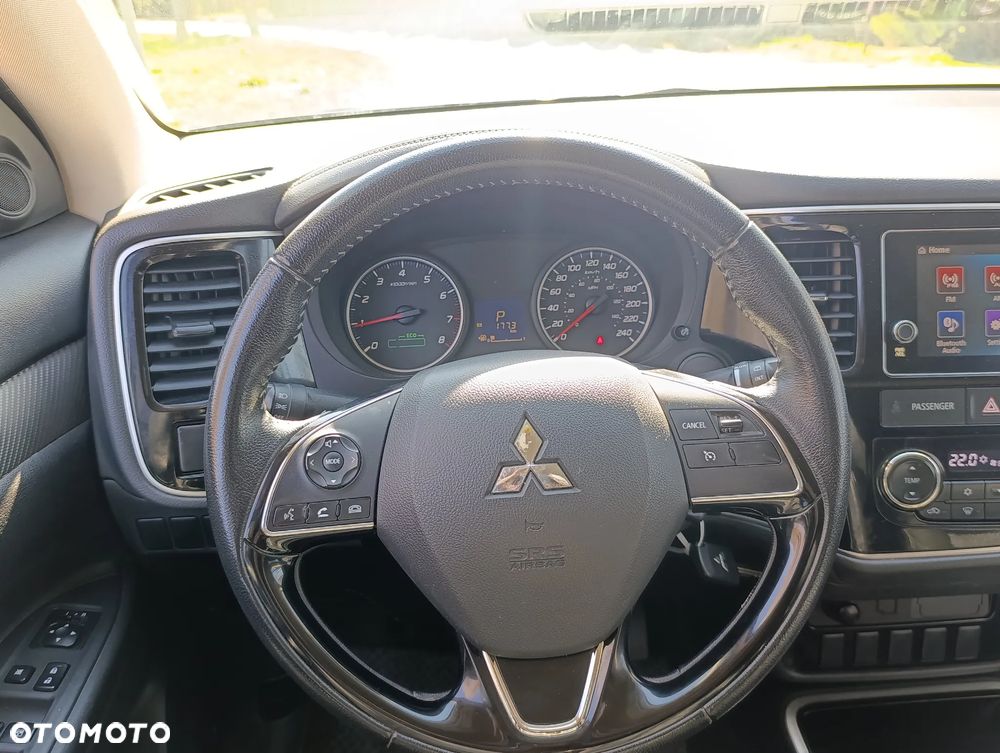 Mitsubishi Outlander 2.4 4WD CVT Instyle - 11