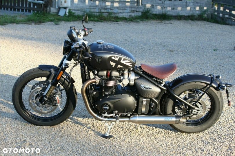 Triumph Bonneville Bobber - 10