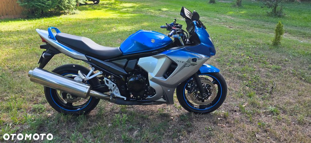 Suzuki GSX - 22