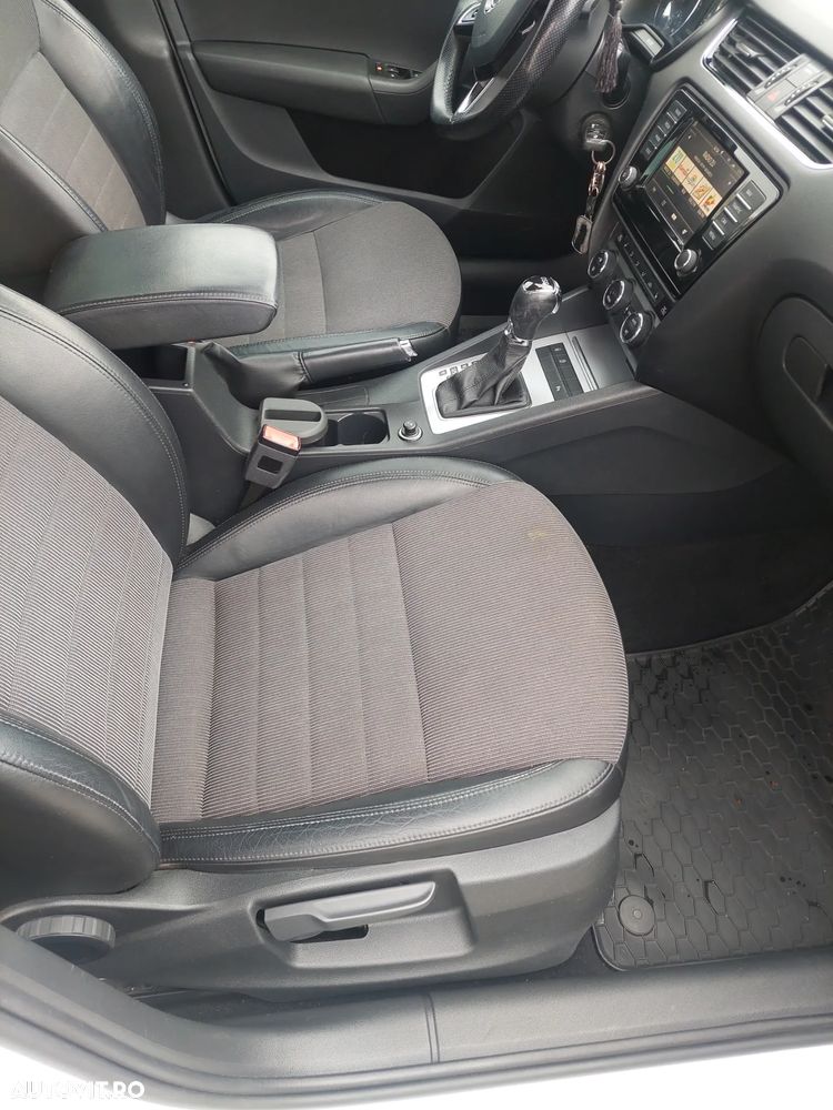Skoda Octavia 2.0 TDI ELEGANCE DSG - 9