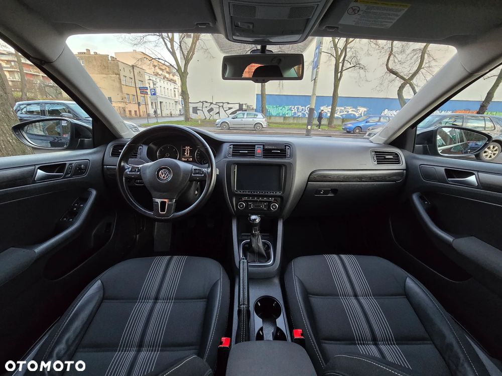 Volkswagen Jetta 1.6 TDI Match - 21