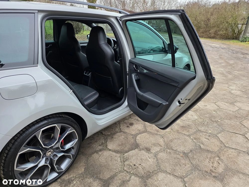 Skoda Octavia 2.0 TDI DSG RS - 12