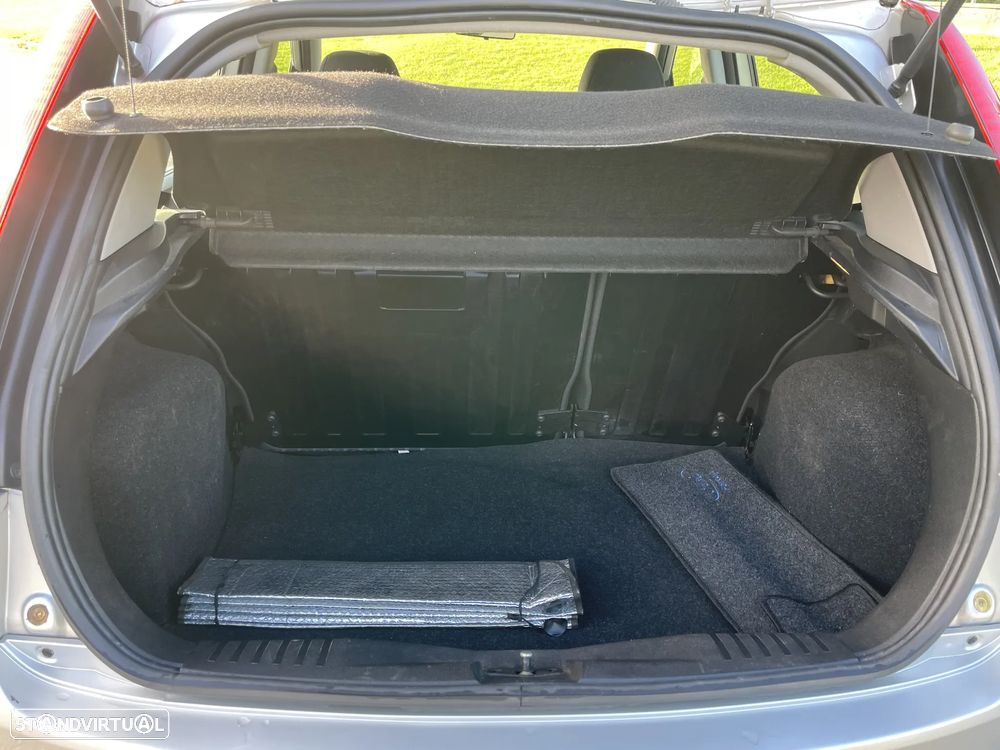 Ford Fiesta 1.25 Ghia - 10