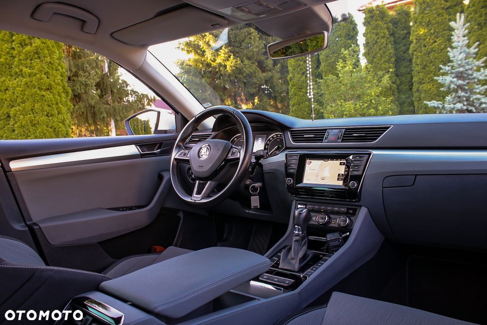 Skoda Superb 2.0 TDI DSG Style - 33