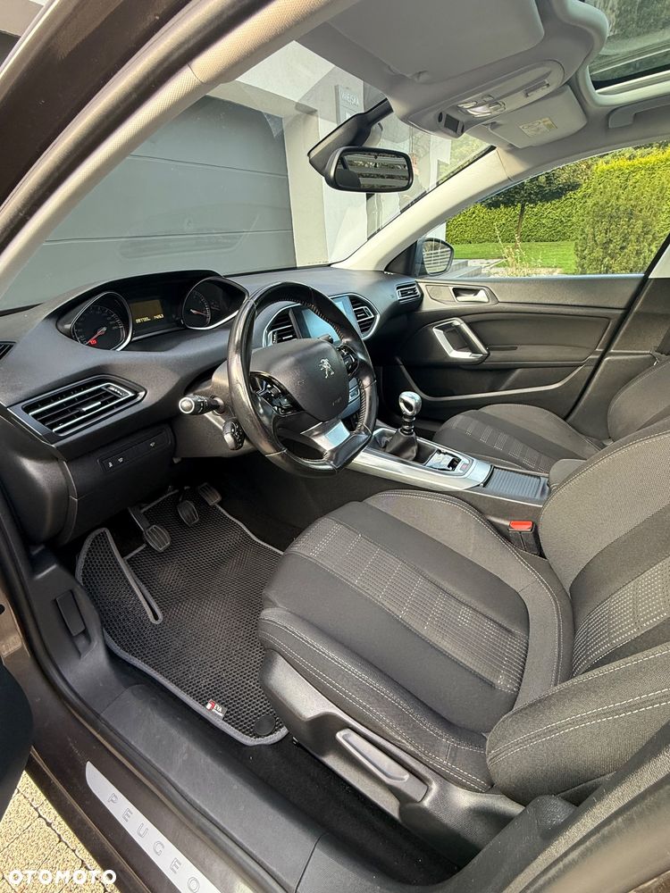 Peugeot 308 1.2 PureTech Allure S&S - 6