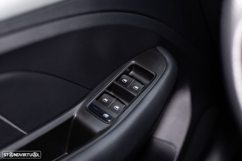 MG ZS EV 44.5 kWh Luxury - 35