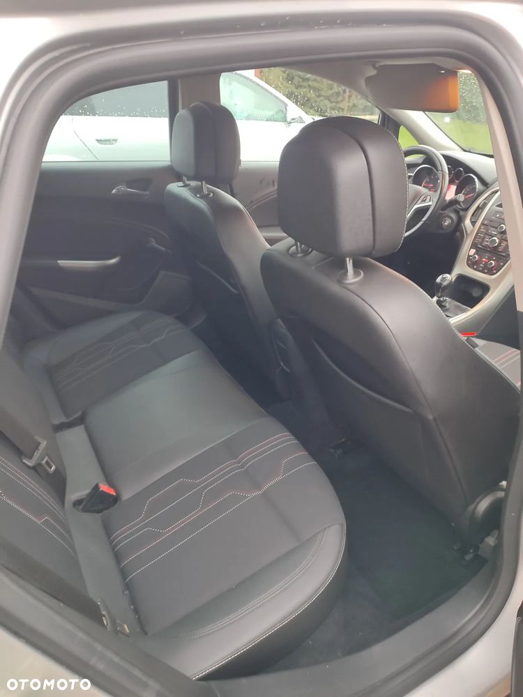 Opel Astra 1.4 Turbo 150 Jahre - 11