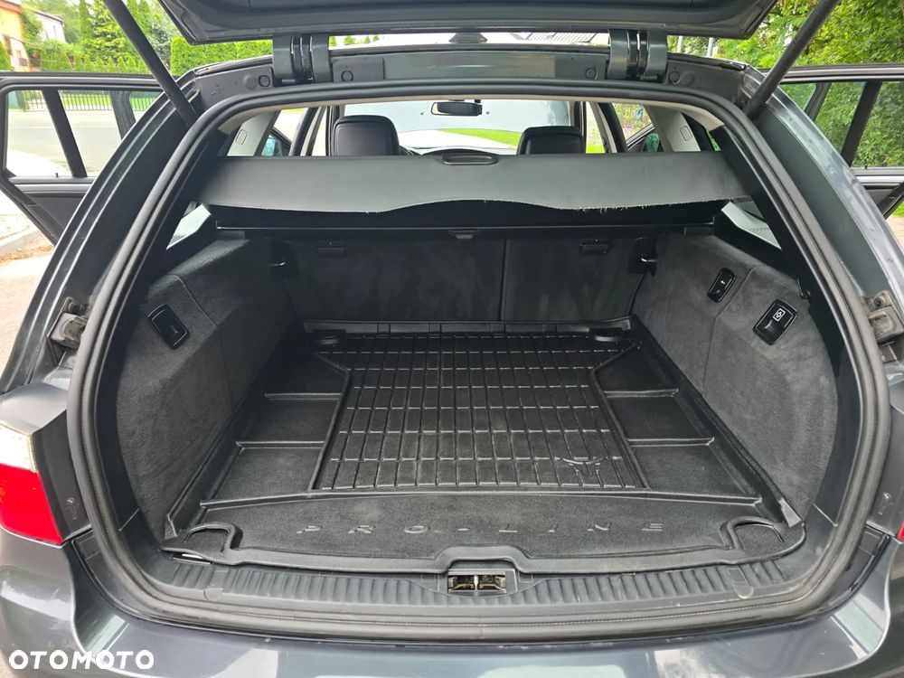 BMW Seria 5 520d Touring - 13