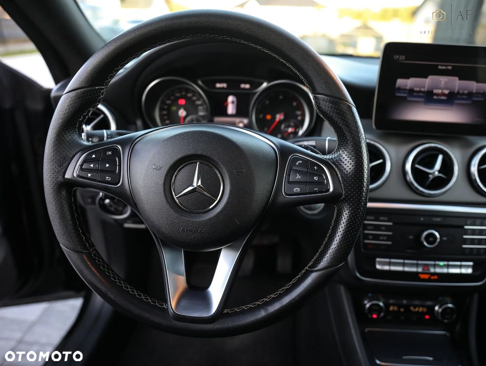 Mercedes-Benz CLA 200 d 7G-DCT - 23