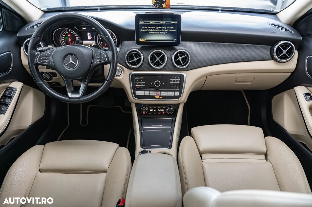 Mercedes-Benz GLA 220 4MATIC 7G-DCT - 11