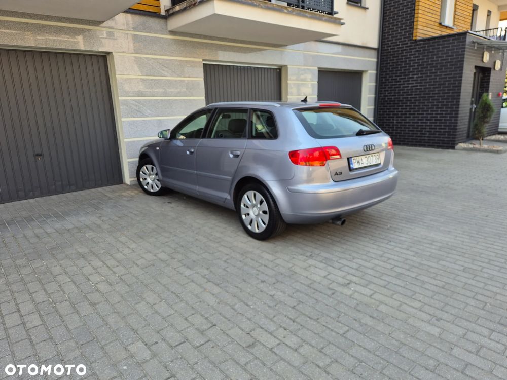 Audi A3 Sportback 1.6 Ambiente - 4