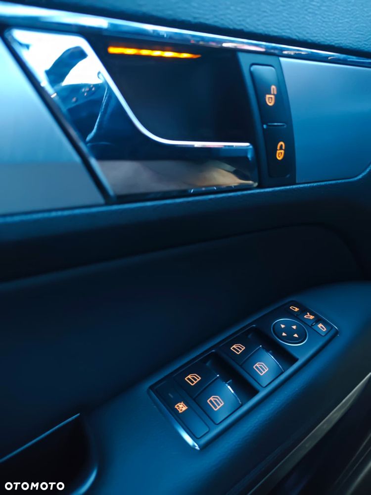 Mercedes-Benz Klasa E 250 CGI BlueEFFICIENCY Automatik Avantgarde - 32