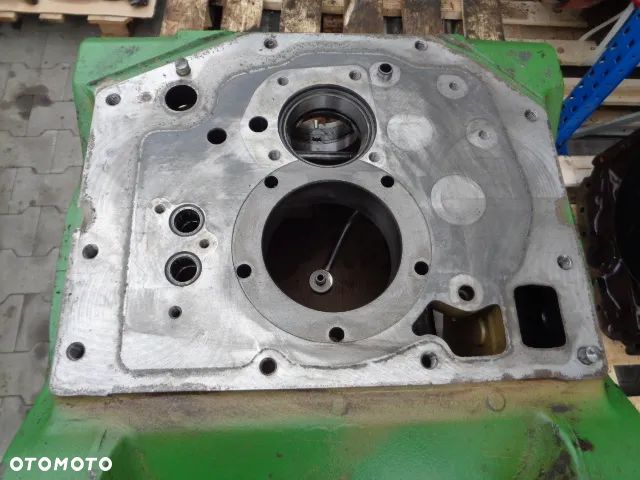Obudowa tylnego mostu John Deere 6100 - 4
