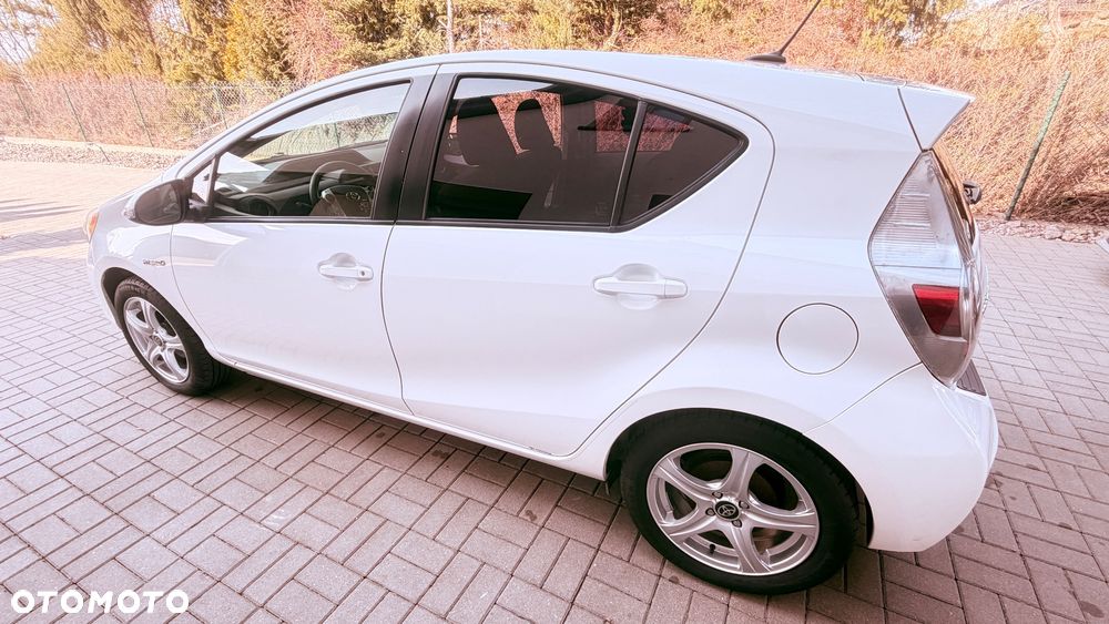 Toyota Prius (Hybrid) - 11