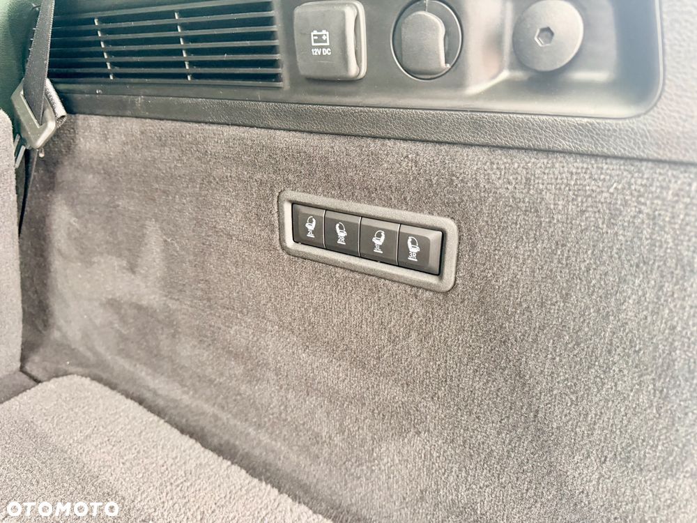 Jeep Grand Wagoneer - 35