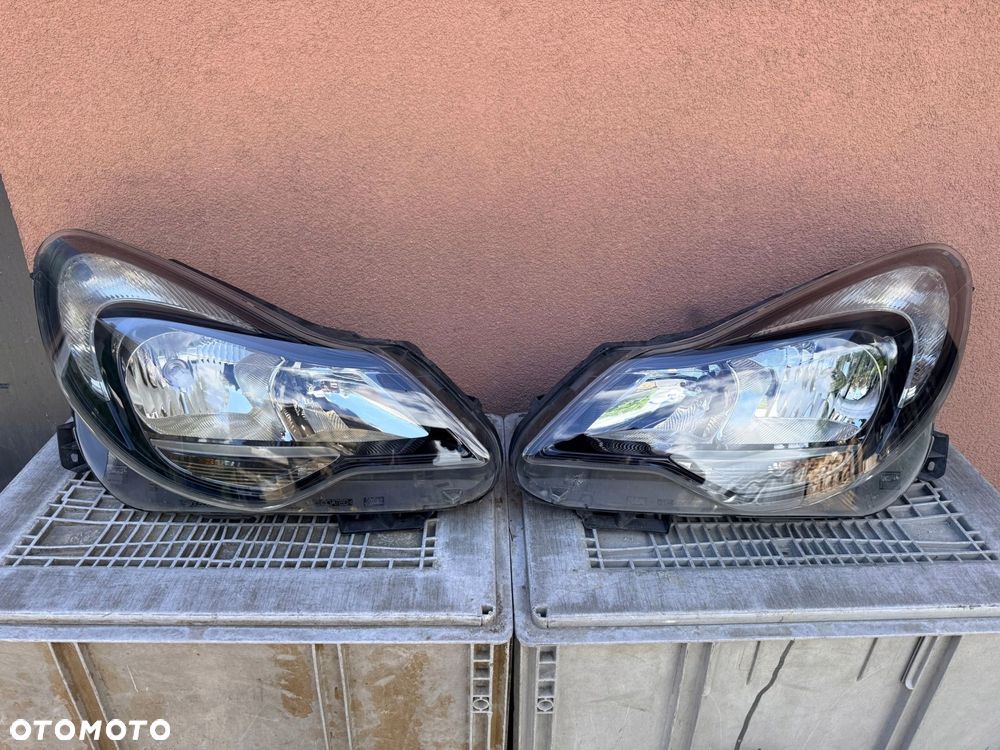 Lampa przednia OPEL CORSA D LIFT CIEMNE KOMPLET EUROPA VALEO ŁADNE Z 1 AUTA - 1