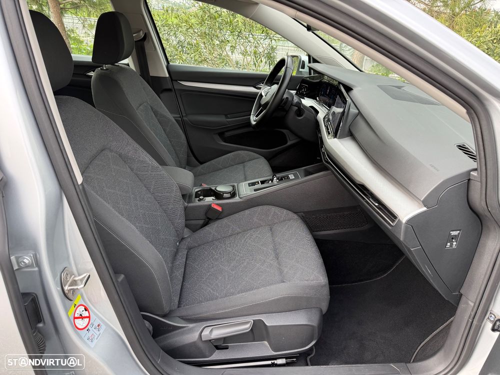 VW Golf 1.5 eTSI Life DSG - 28