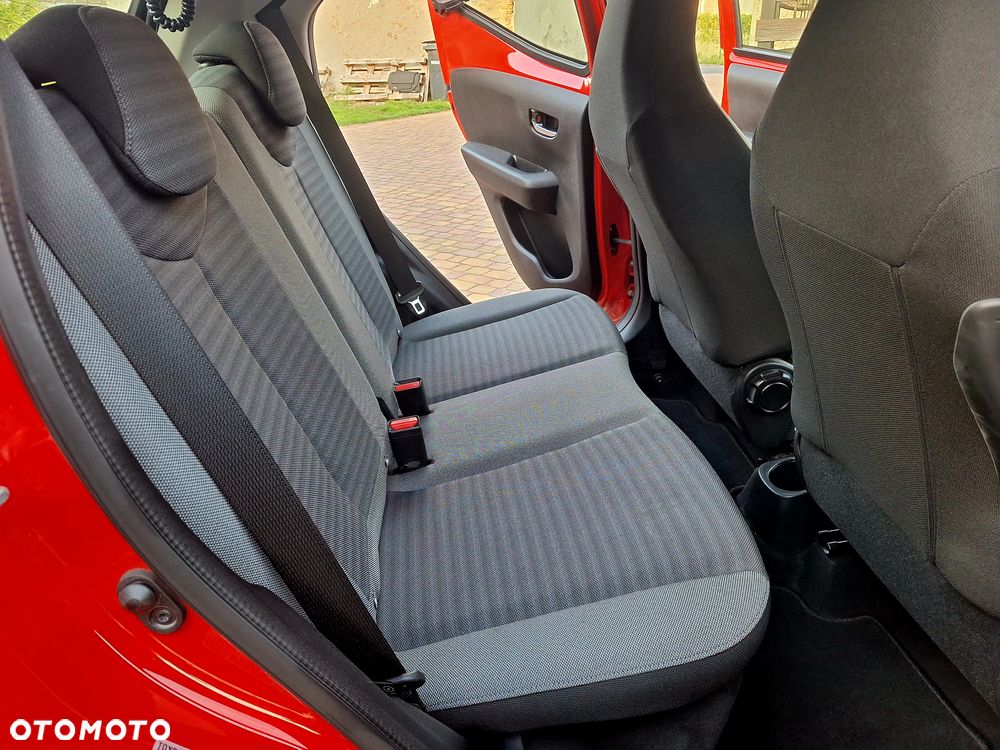 Toyota Aygo x.shift x-play connect - 8