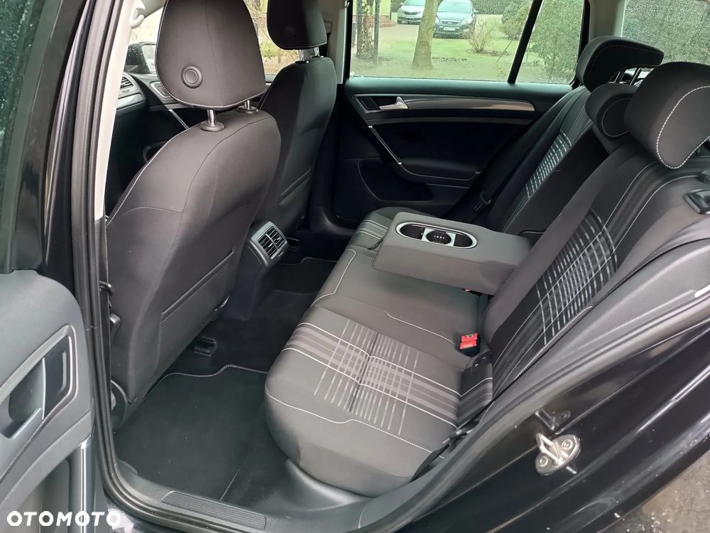 Volkswagen Golf 2.0 TDI BlueMotion Technology Lounge - 16