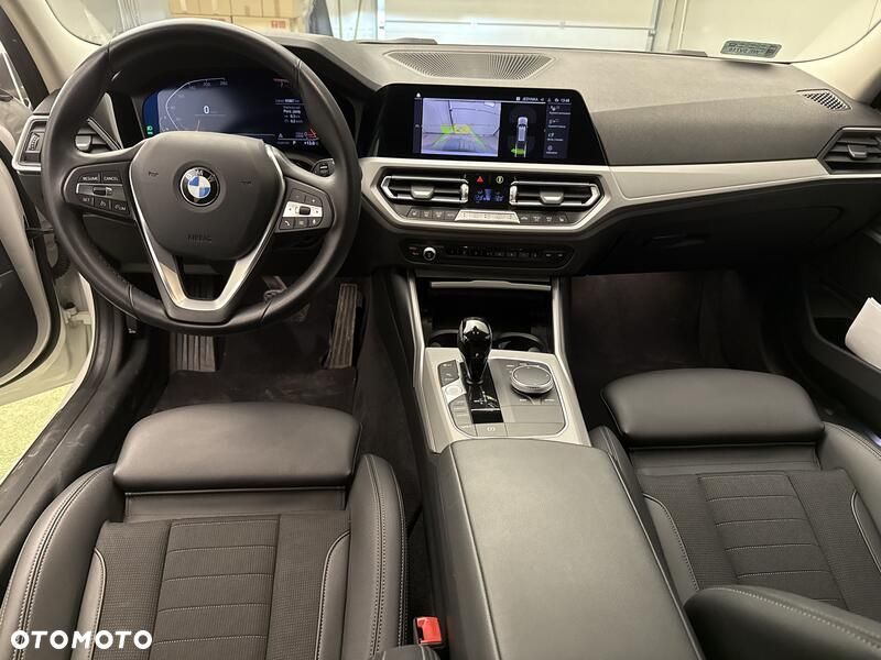 BMW Seria 3 318i - 23