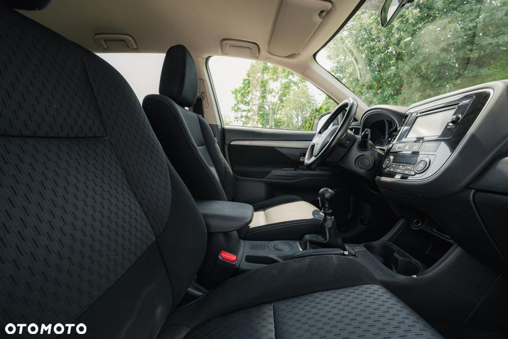 Mitsubishi Outlander 2.2 DID Intense - 31