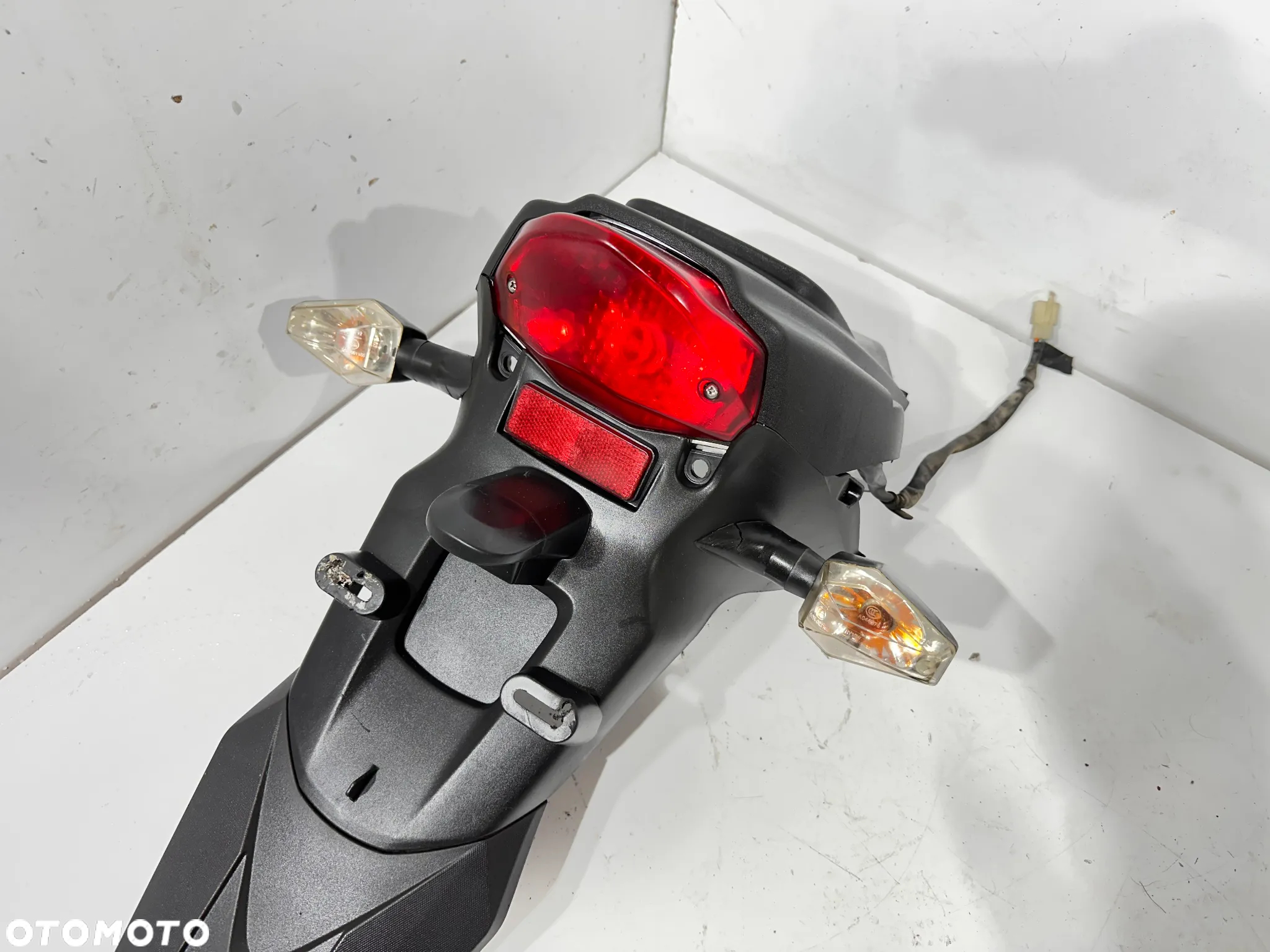 Lampa błotnik tył Sym Crox 50 - 2
