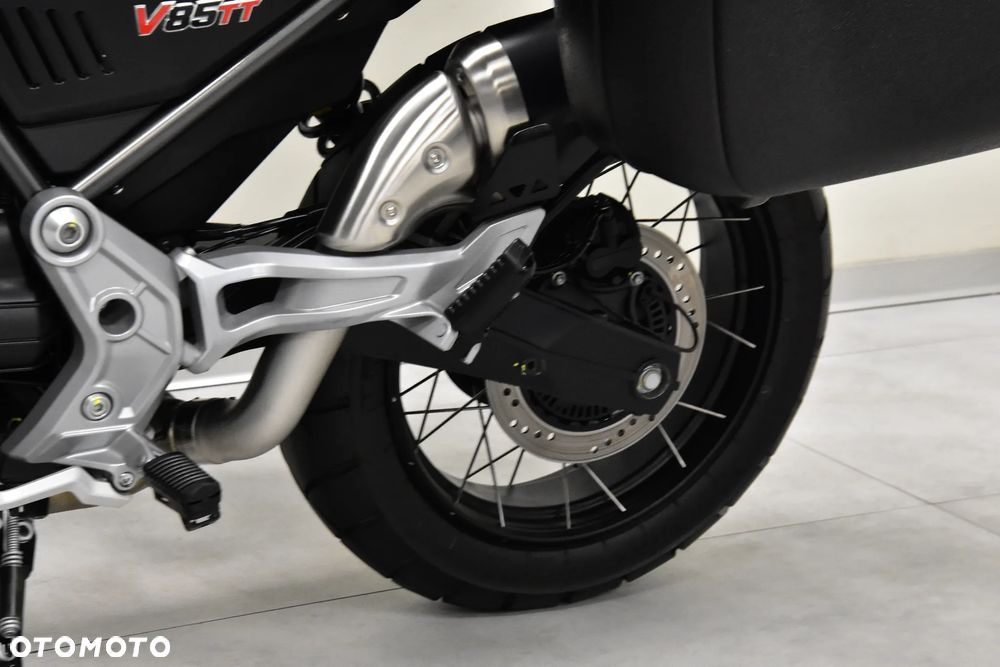 Moto Guzzi V85 - 40