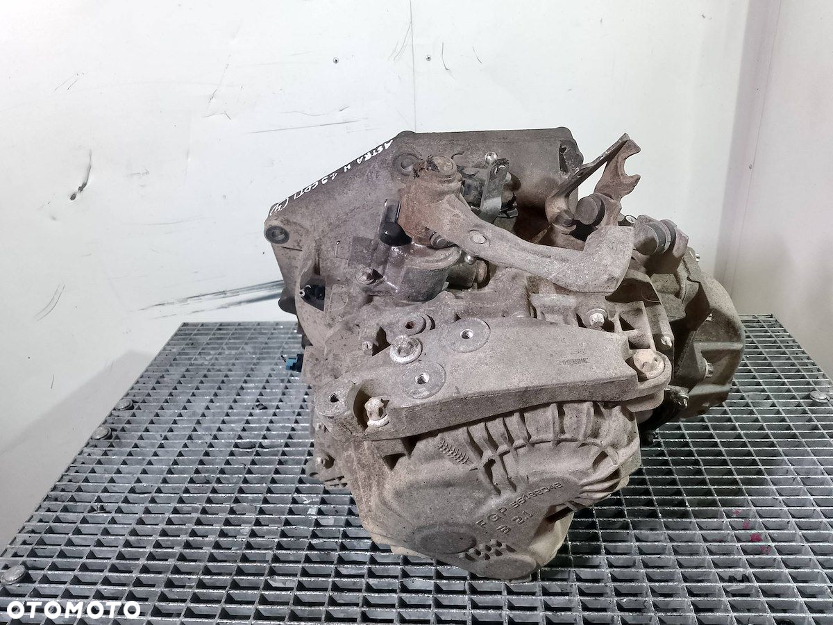 SKRZYNIA BIEGÓW MANUALNA OPEL ASTRA H M32  55192042 1.9 CDTI - 4