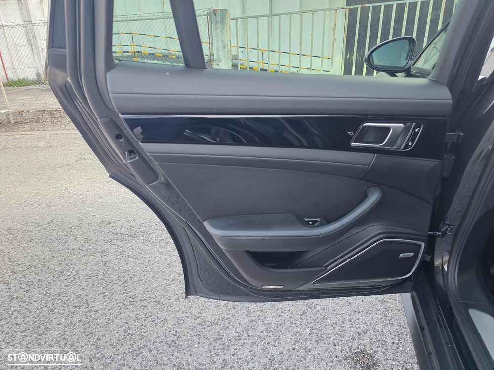 Porsche Panamera 4 E-Hybrid Executive - 29