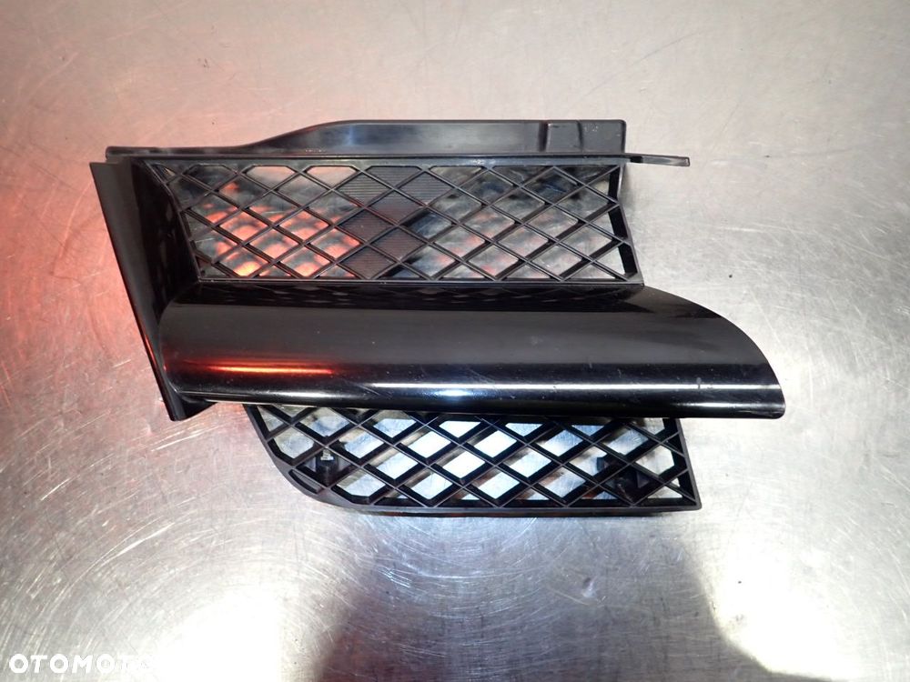 KRATKA ZDERZAKA PRAWA GRILL MITSUBISHI OUTLANDER I - 1