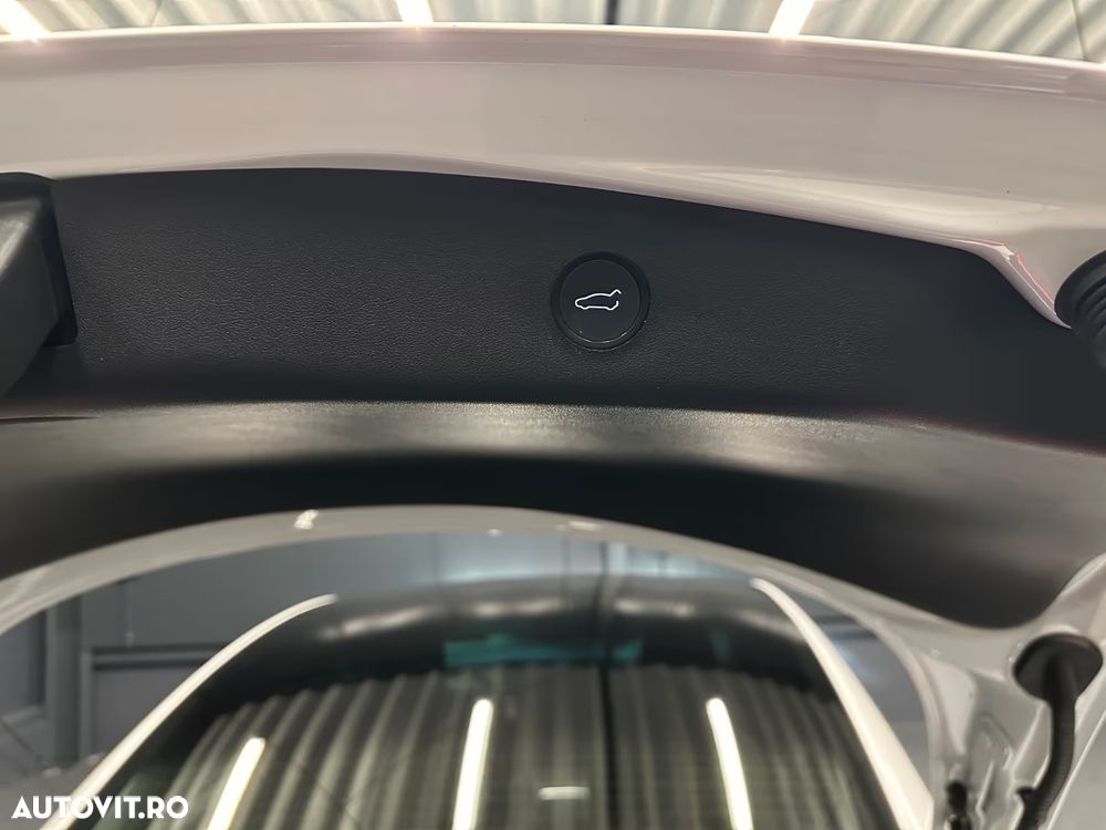 Tesla Model 3 - 8
