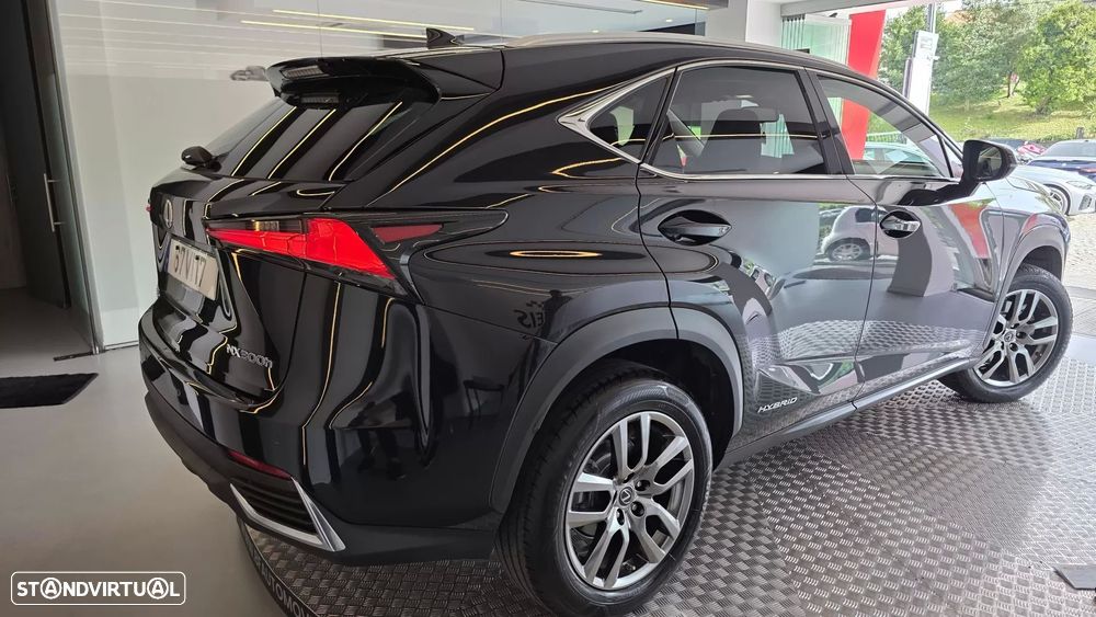 Lexus NX 300h Executive - 23