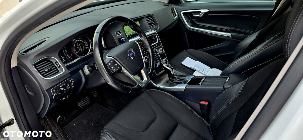 Volvo V60 T3 Momentum - 29