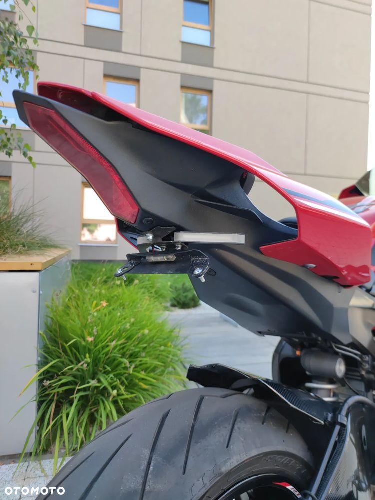 Yamaha R1 - 8