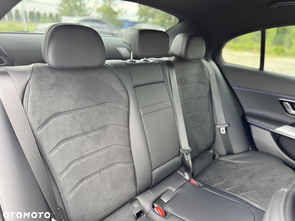 Mercedes-Benz Klasa E 220 d mHEV 4-Matic AMG 9G-Tronic - 18