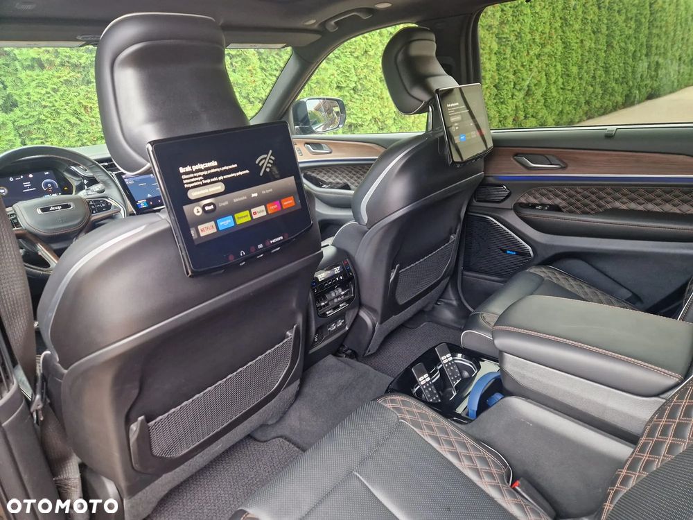 Jeep Grand Cherokee - 24
