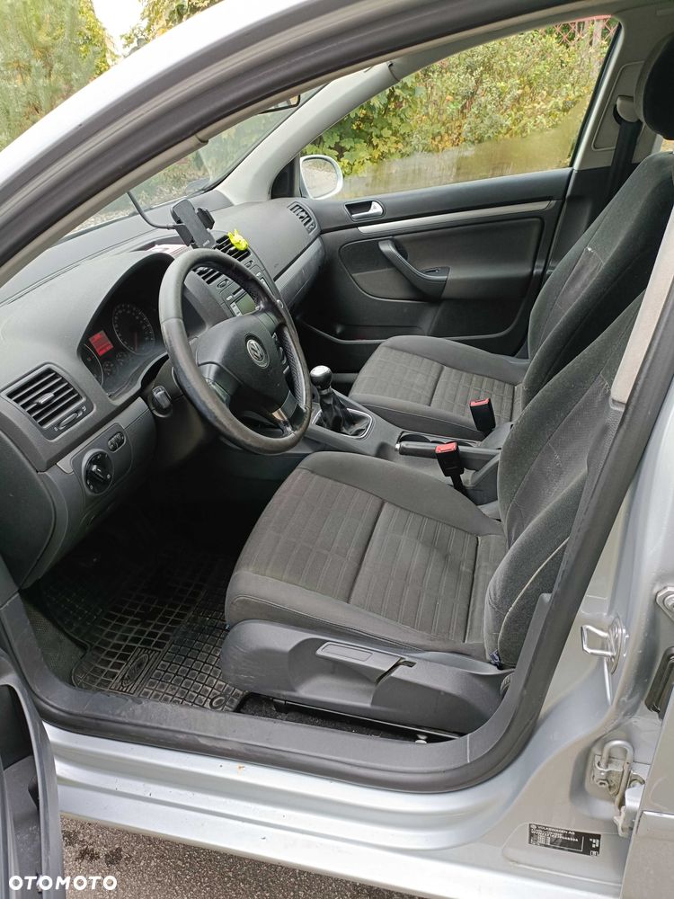 Volkswagen Golf - 6