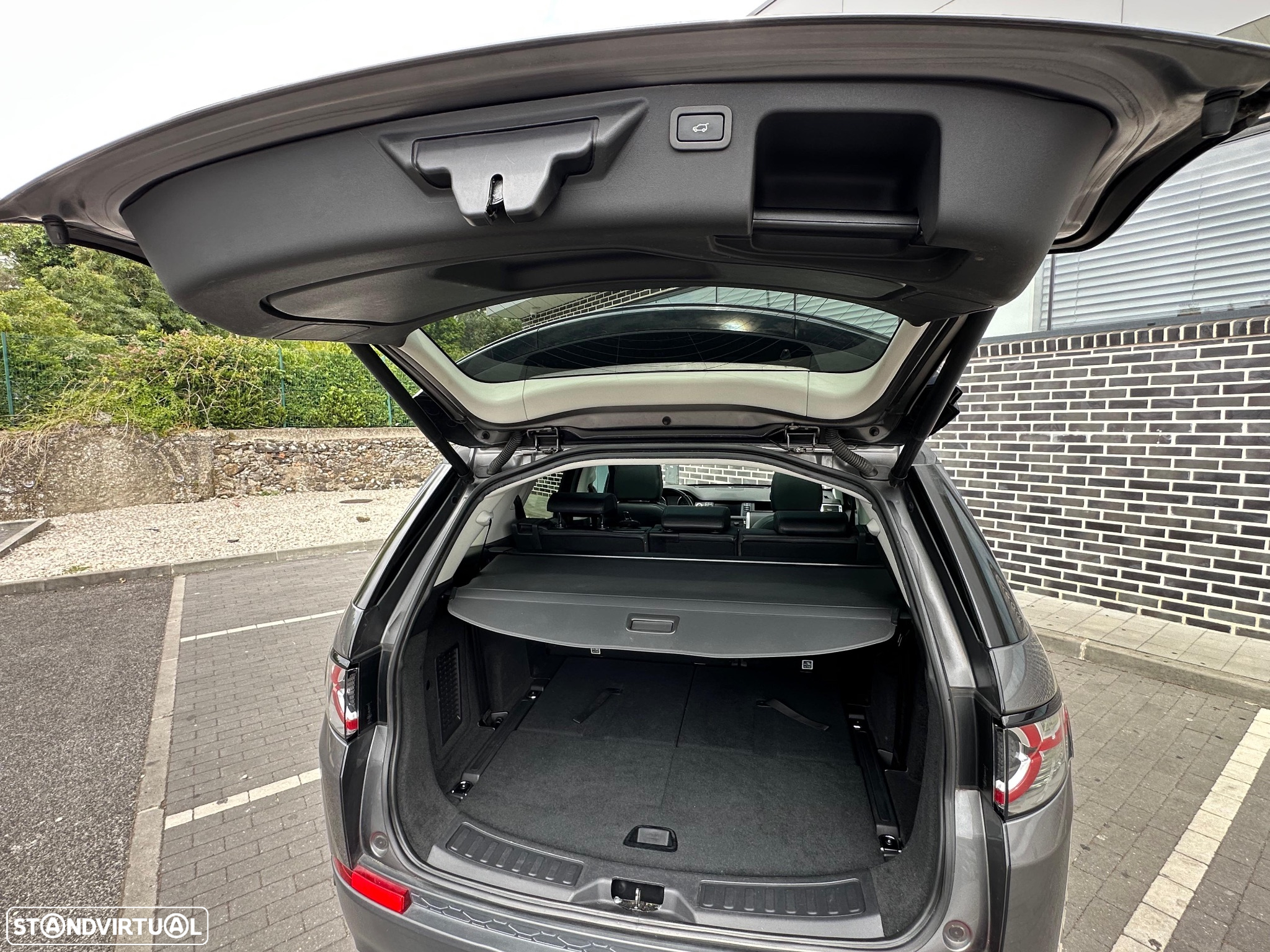 Land Rover Discovery Sport 2.0 D AWD HSE - 16