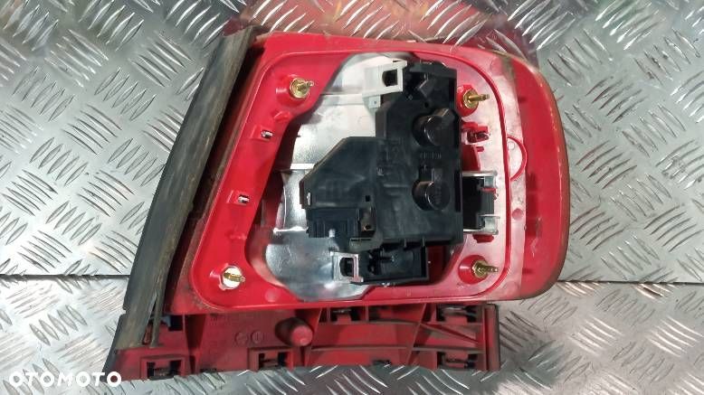 LAMPA LEWA TYLNA AUDI A4 B5 - 2